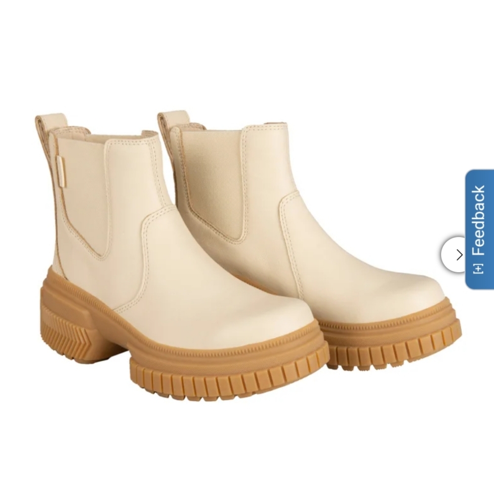 NIB Sorel Cream Chelsea Lug Boots with Tan Platform Sole